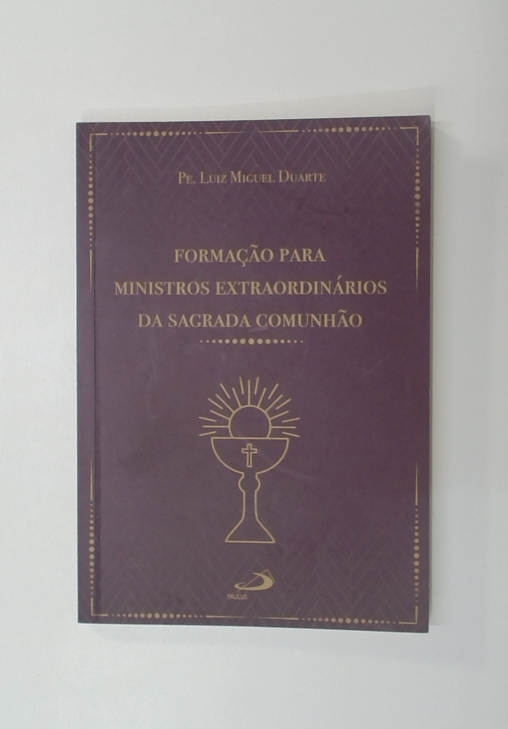 Capa do livro Formação para Ministros Extraordinários da Sagrada Comunhão