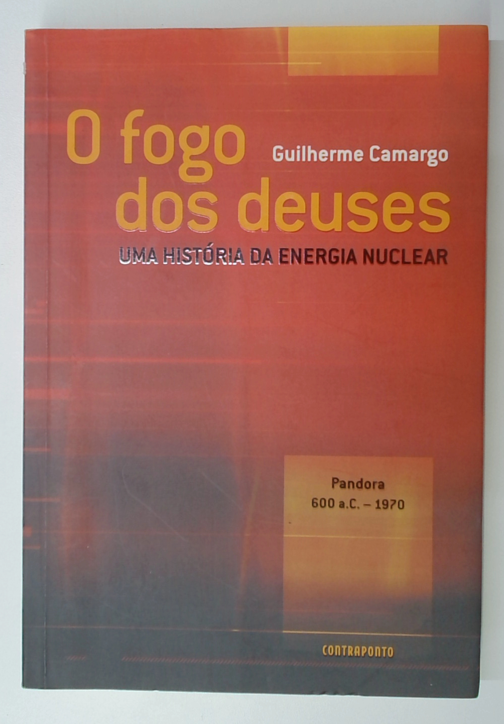 Capa do livro O Fogo dos Deuses - uma História da Energia Nuclear