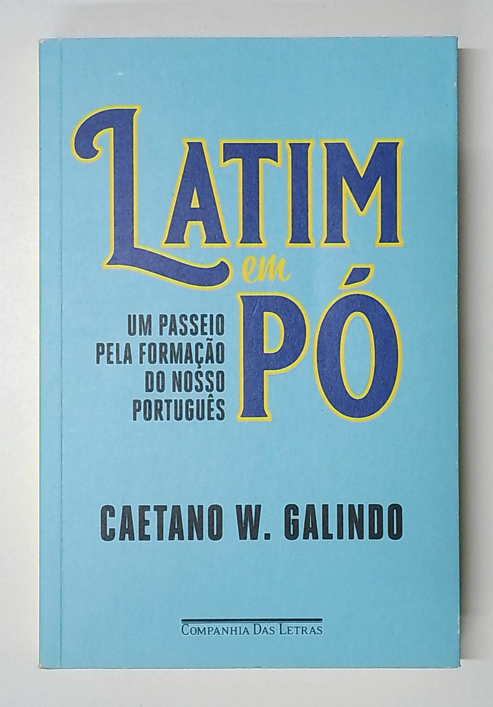 Capa do livro Latim em Pó - Um Passeio pela Formação do Nosso Português