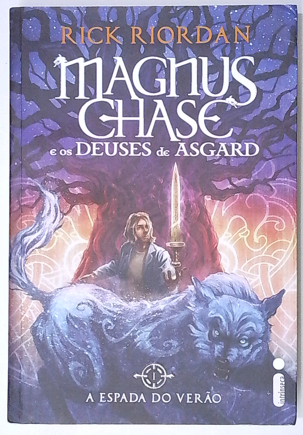 Capa do livro A Espada do Verão - Magnus Chase e os Deuses de Asgard