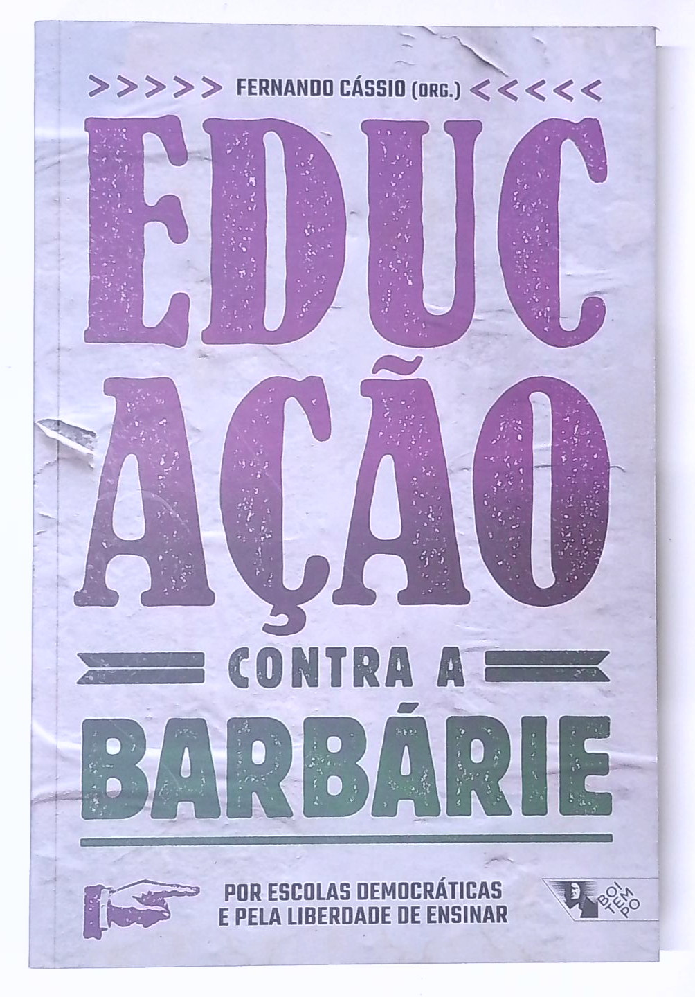 Capa do livro Educação Contra a Barbárie