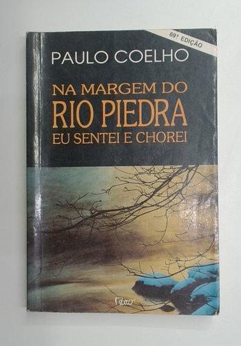 Capa do livro Na Margem do Rio Piedra Eu Sentei e Chorei